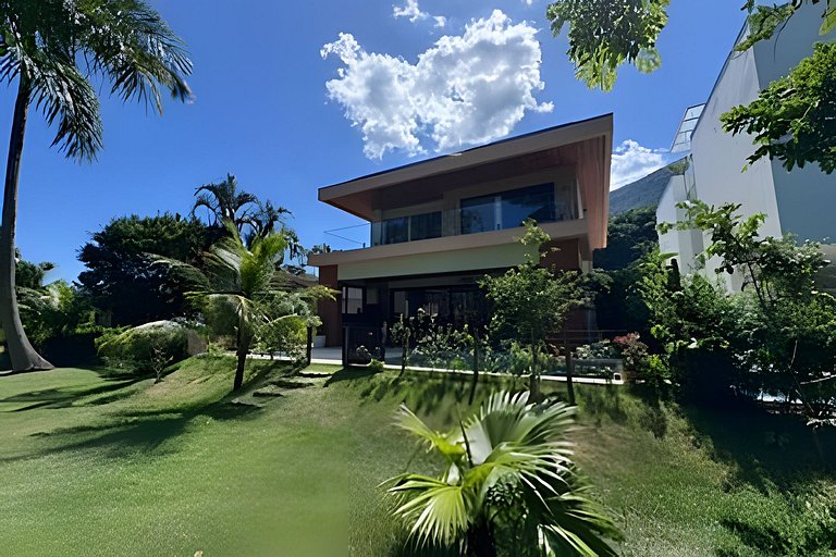 Saíra: Casa Rosa