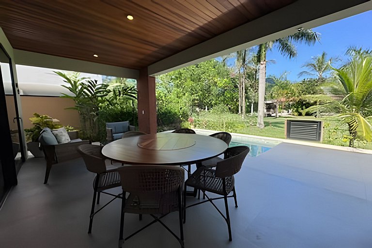 Saíra: Casa Rosa