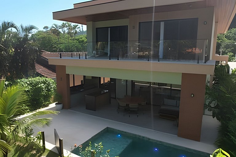 Saíra: Casa Rosa