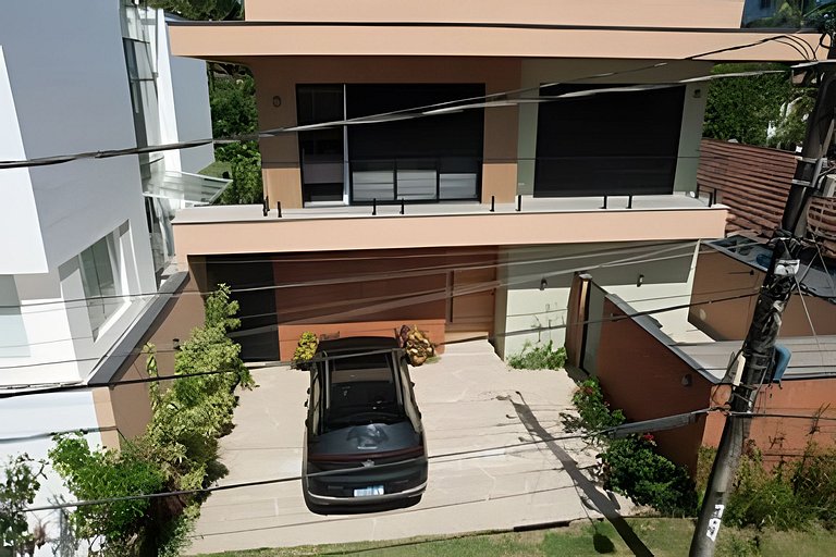Saíra: Casa Rosa